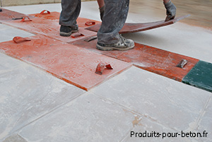 pose-des-moules-de-marquage-pour-beton-empreinte